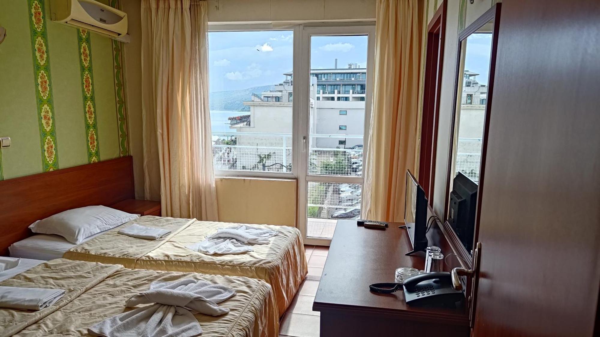 Lotos Hotel Μπαλτσίκ Εξωτερικό φωτογραφία