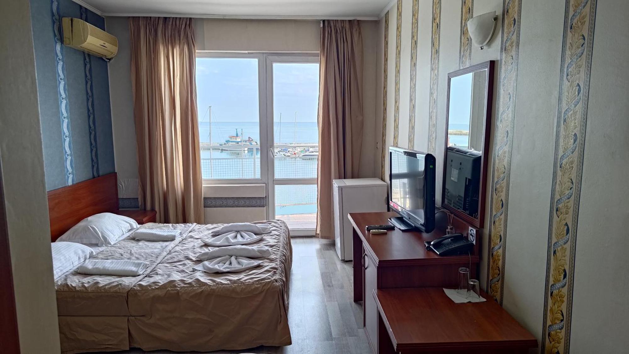 Lotos Hotel Μπαλτσίκ Εξωτερικό φωτογραφία