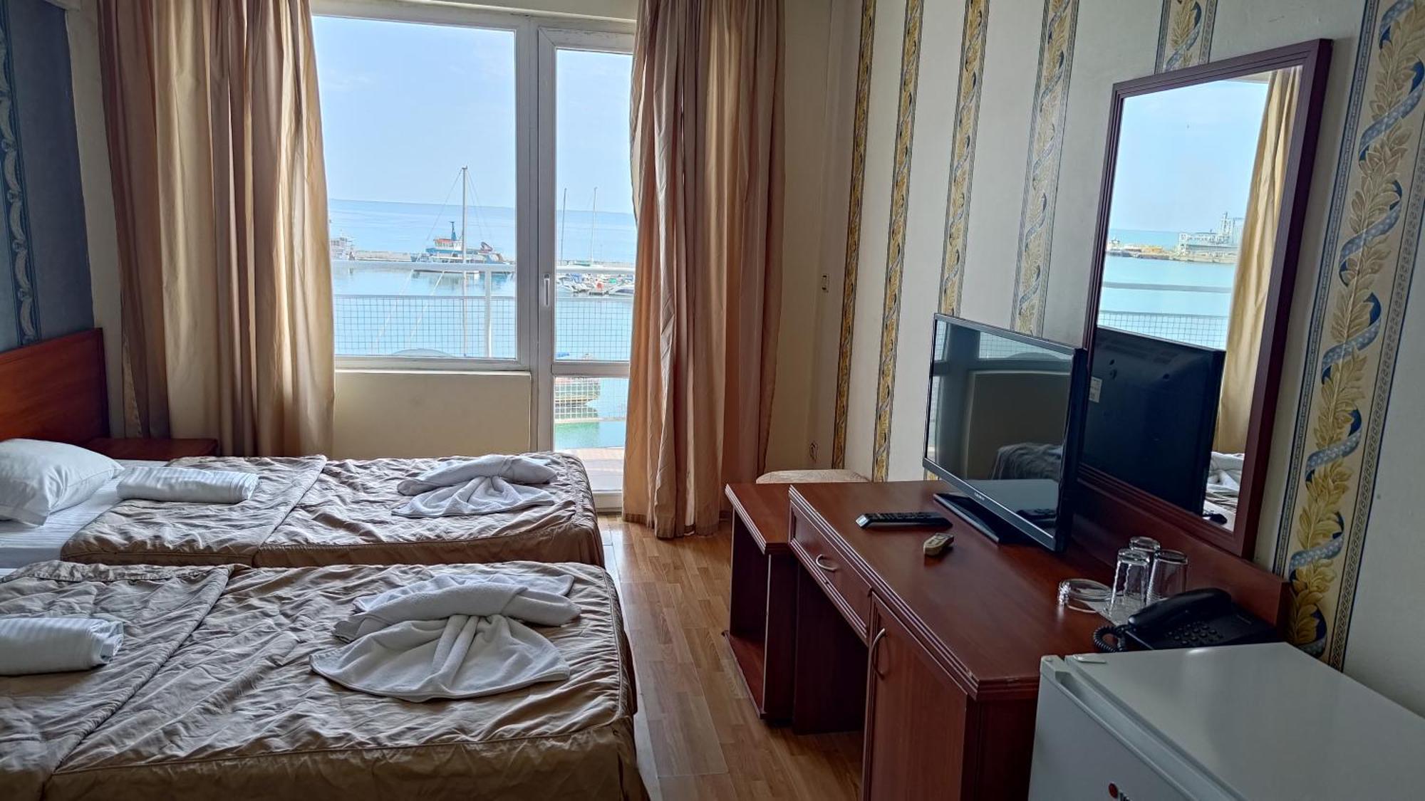 Lotos Hotel Μπαλτσίκ Εξωτερικό φωτογραφία