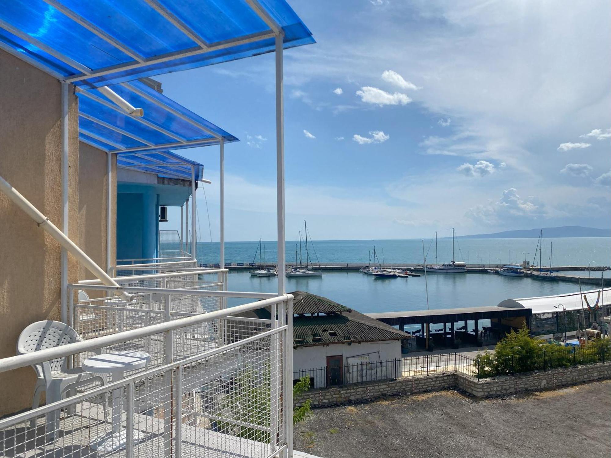 Lotos Hotel Μπαλτσίκ Εξωτερικό φωτογραφία