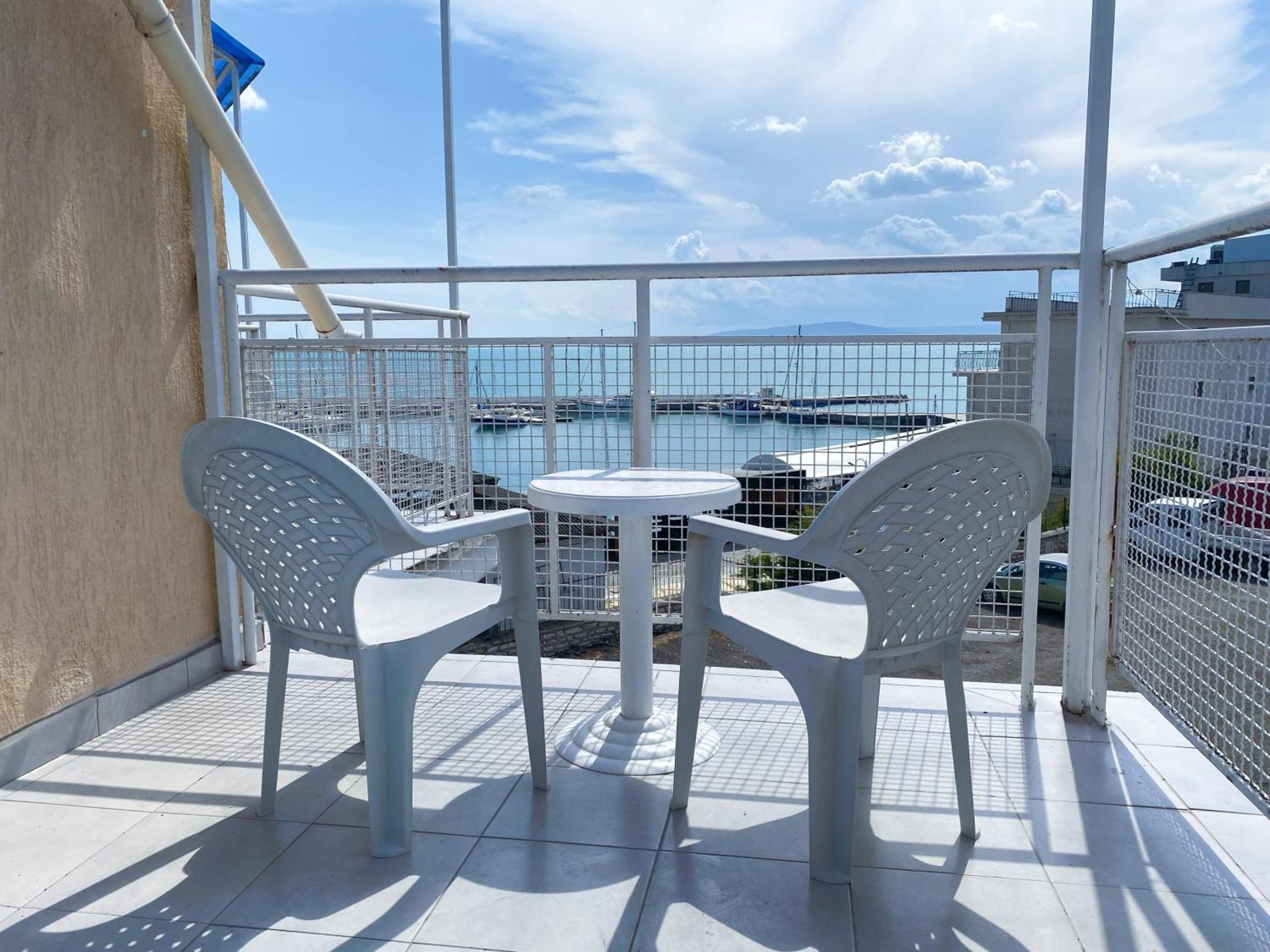 Lotos Hotel Μπαλτσίκ Εξωτερικό φωτογραφία
