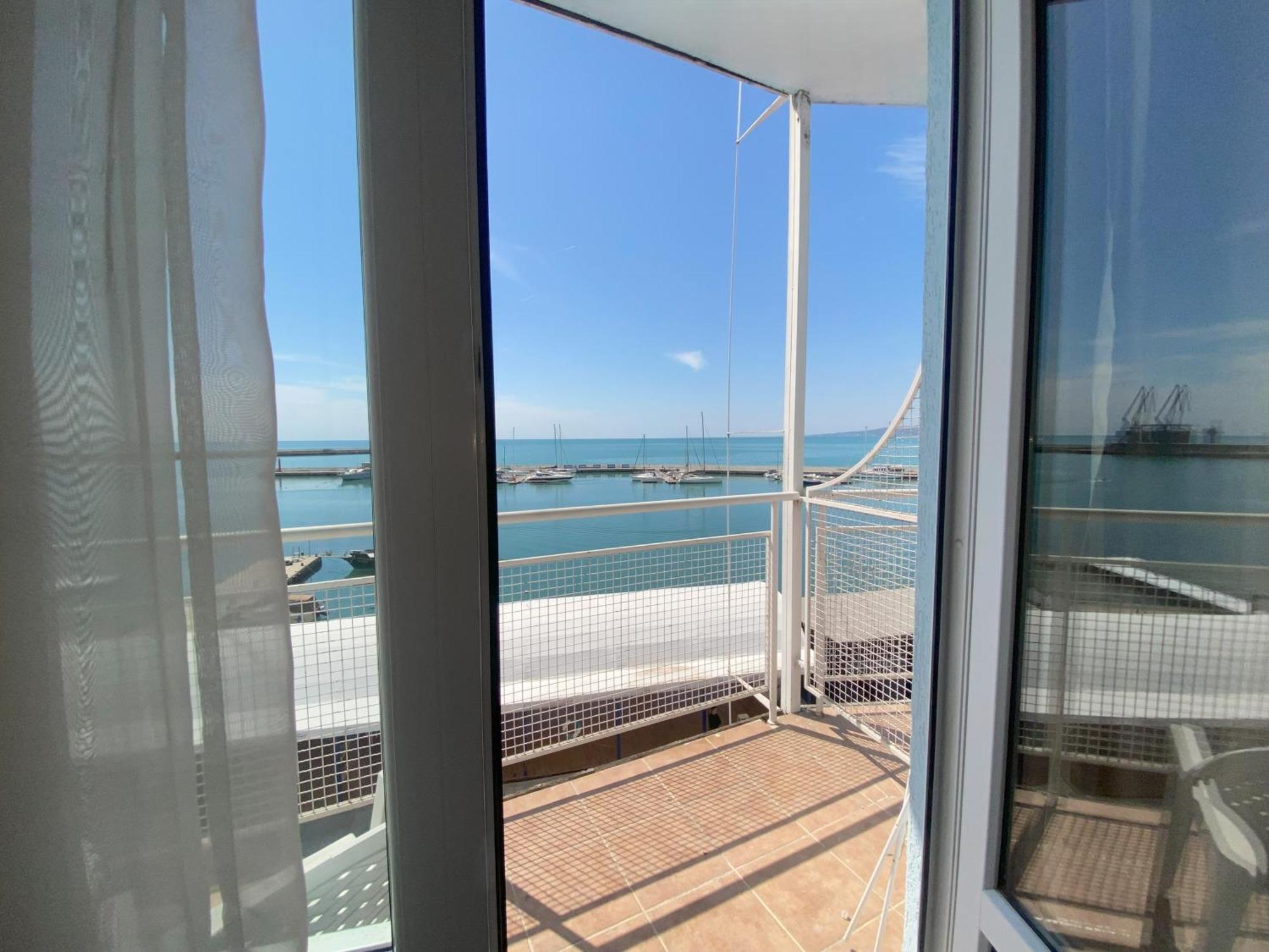 Lotos Hotel Μπαλτσίκ Εξωτερικό φωτογραφία