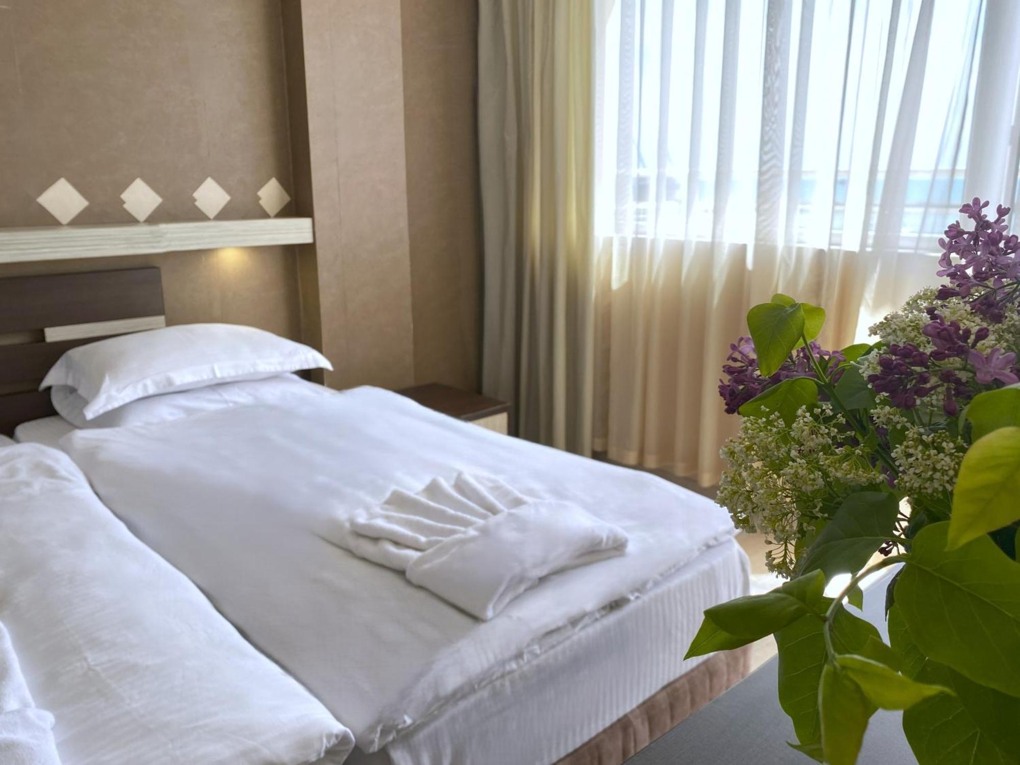 Lotos Hotel Μπαλτσίκ Εξωτερικό φωτογραφία